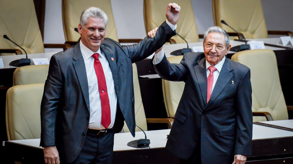 Miguel Díaz-Canel y Raúl Castro en Cuba. (Foto: AFP)