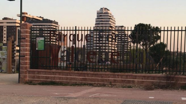 La cutrez de Carmena: reciclará las letras que quitó del parque Felipe VI para el nuevo nombre