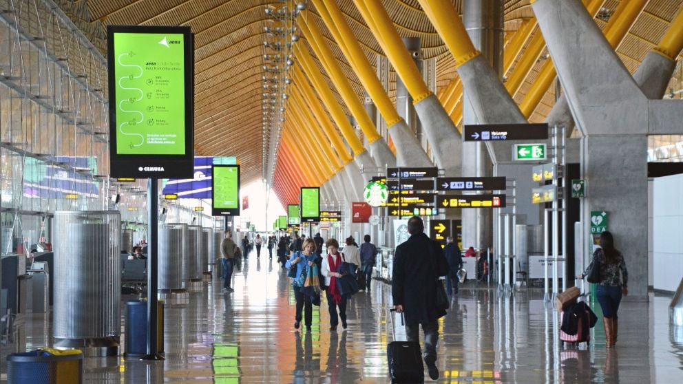 Barajas, el Prat y el aeropuerto de Palma se sitúan entre los 10 de la UE con una mayor caída de vuelos