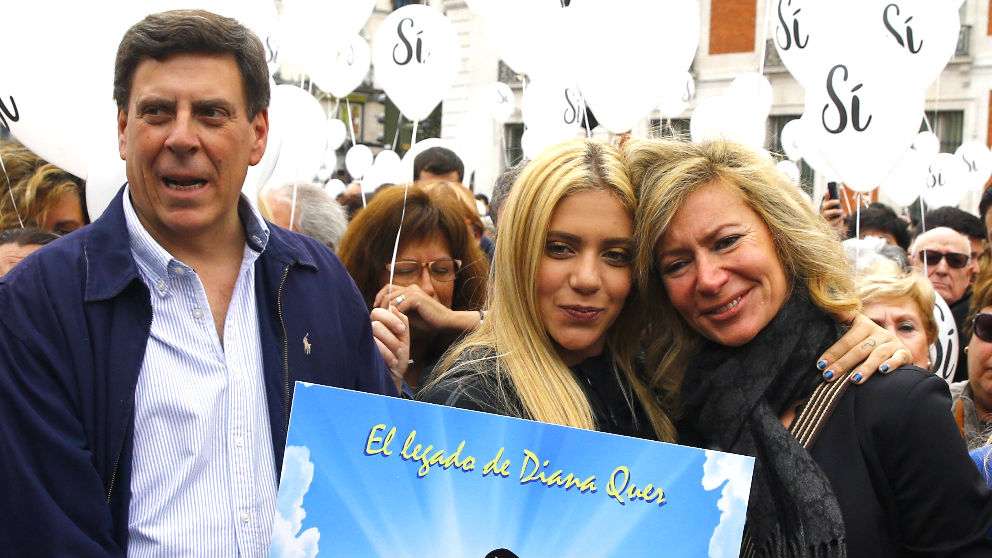Los padres y la hermana de Diana Quer en la manifestación de este sábado en la Puerta del Sol (Foto: Efe).