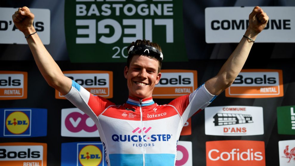 Bob Jungels celebra su primer gran triunfo en un Monumento. (AFP)