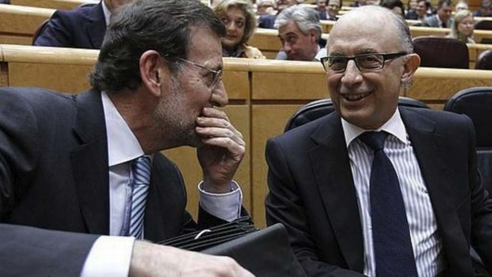 Mariano Rajoy y Cristóbal Montoro (Foto:EFE)