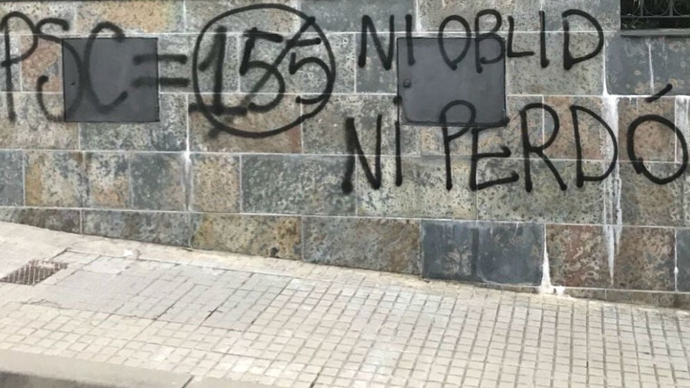 Pintadas separatistas en el domicilio del dirigente del PSC, Salvador Illa | Noticias de última hora Cataluña.