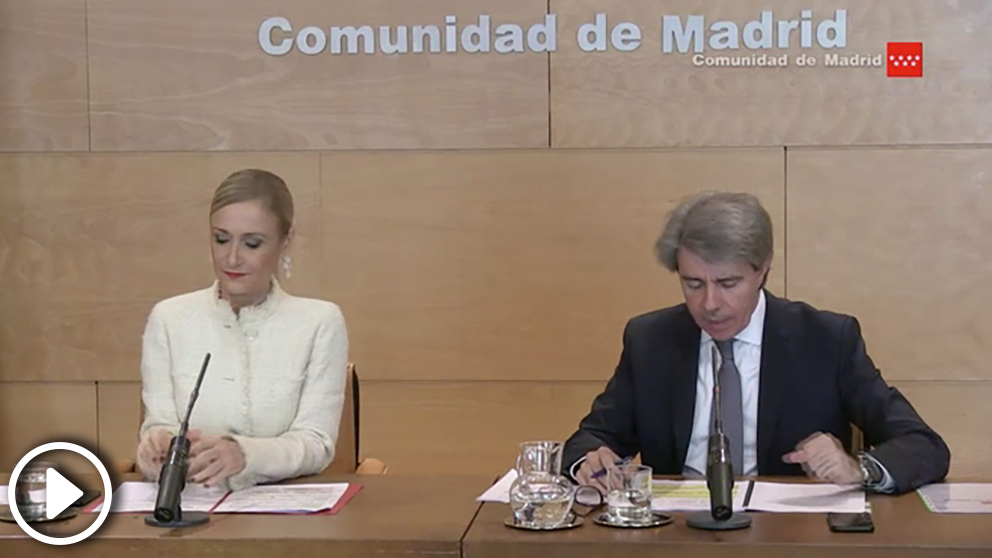 La presidenta de la Comunidad de Madrid, Cristina Cifuentes, en rueda de prensa, este martes.