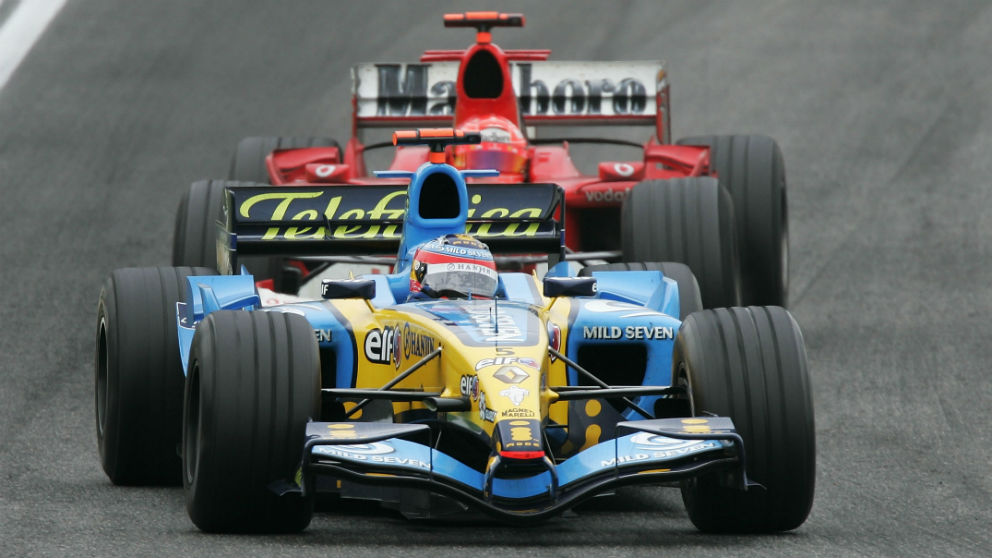 Fernando Alonso ha recordado de forma emotiva a Michael Schumacher en el decimotercer aniversario de su mítica pelea en Imola 2005. (Getty)