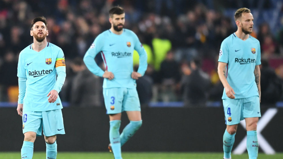 Los jugadores del Barça, cabizbajos tras el tercer gol de la Roma en la Champions League. (Getty)