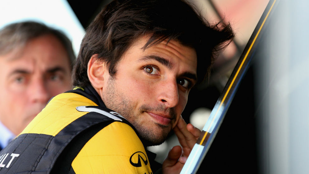 La aventura de Carlos Sainz en Renault podría no alargarse más de esta temporada si Daniel Ricciardo no renueva por Red Bull, en cuyo caso sería el madrileño el favorito para ocupar su asiento. (Getty)