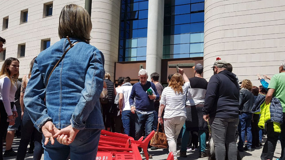 Protestas frente al Palacio de Justicia de Navarra durante la lectura de la sentencia de ‘La Manada’.