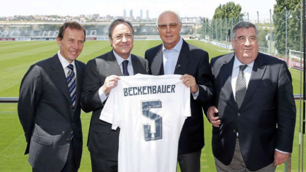 Beckenbauer junto a Florentino Pérez, Emilio Butragueño y Pedro López en Valdebebas. (Realmadrid.com) | Champions League 2018