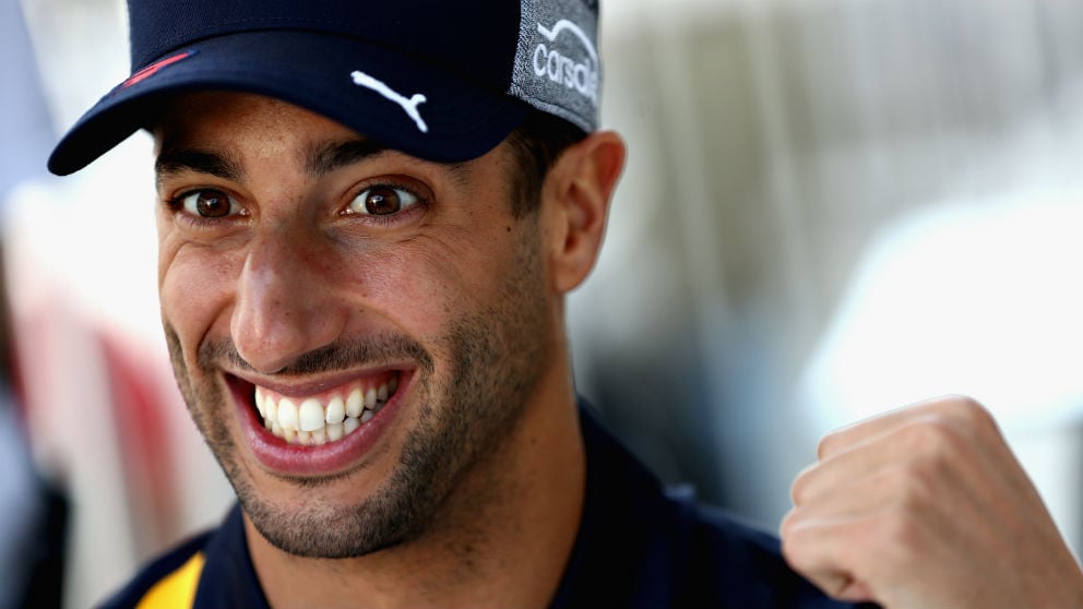 Daniel Ricciardo y Mercedes no paran de elogiarse el uno al otro en lo que podría ser un claro indicio de que la temporada que viene competirán de la mano por el mundial de Fórmula 1. (Getty)