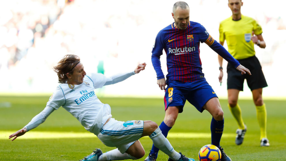 Iniesta, en el Clásico disputado en el Bernabéu en 2017. (Getty)