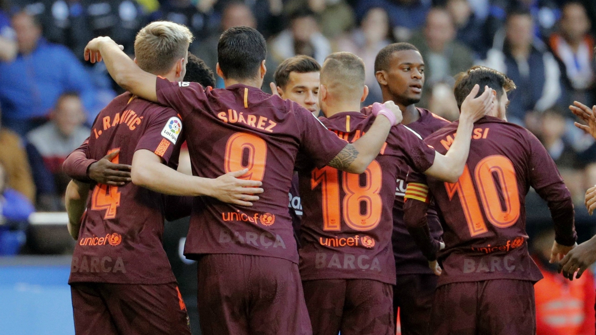Los jugadores del Barcelona celebran uno de los goles. (EFE)