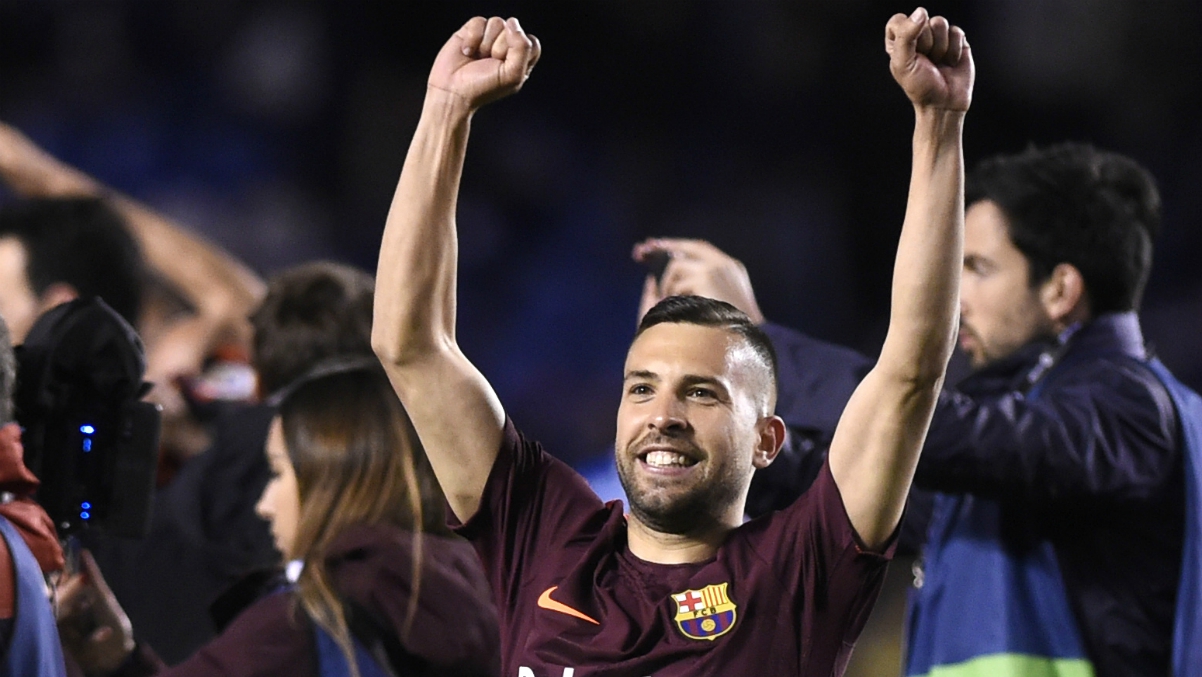 Jordi Alba celebra el título de Liga del Barcelona. (AFP) | Liga Santander