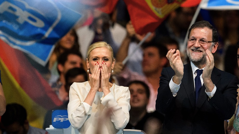 Cristina Cifuentes con Mariano Rajoy. (Foto: AFP) | Última hora Madrid