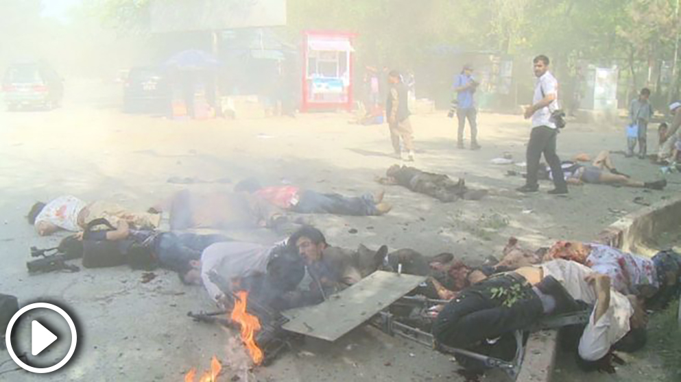 decenas-de-periodistas-han-muerto-en-un-atentado-doble-en-kabul-655×368 copia