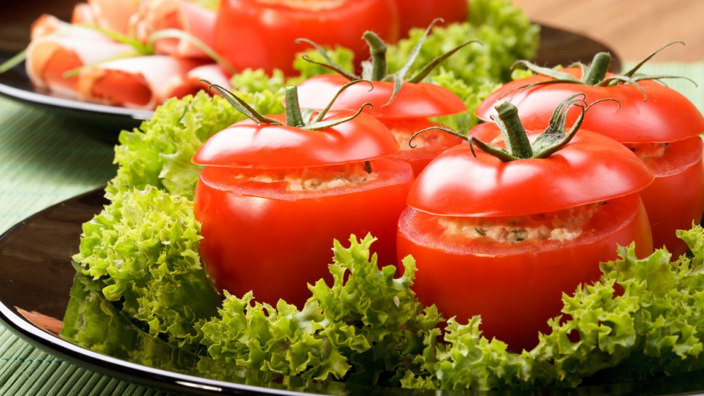 Receta de tomates rellenos de tofú fácil de preparar