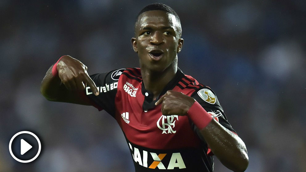 Vinicius celebra su doblete con el Flamengo.