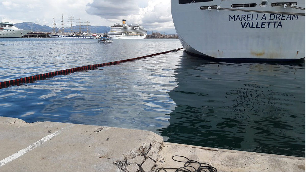 Vertido de fuel del crucero ‘Marella Dream’ en el puerto de Palma.