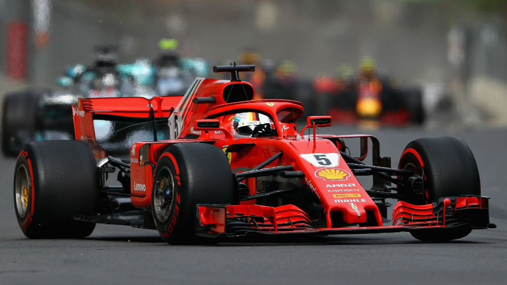 Los que veían una posible irregularidad en la tercera y misteriosa leva que lleva Sebastian Vettel en el volante se han quedado sin argumentos al descubrirse que se trata de un control manual para ajustar el diferencial por parte del piloto. (Getty)