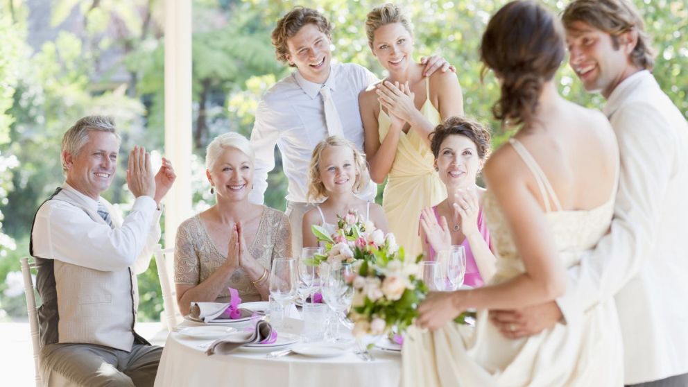 Guía fácil para vestir en una boda en verano