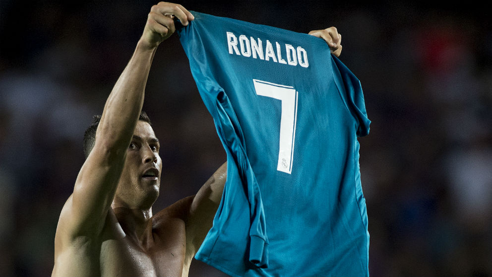 Cristiano Ronaldo celebra un gol en el Camp Nou. (AFP)
