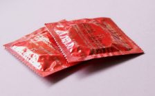 Peligroso reto adolescente: ¡inhalar preservativos!