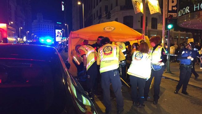 Atropellan a un hombre de 56 años en la Gran Vía de Madrid y lo trasladan al hospital en estado crítico