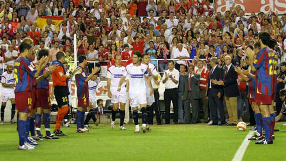 El Barça, haciendo el pasillo al Sevilla en 2006. | Barcelona – Real Madrid