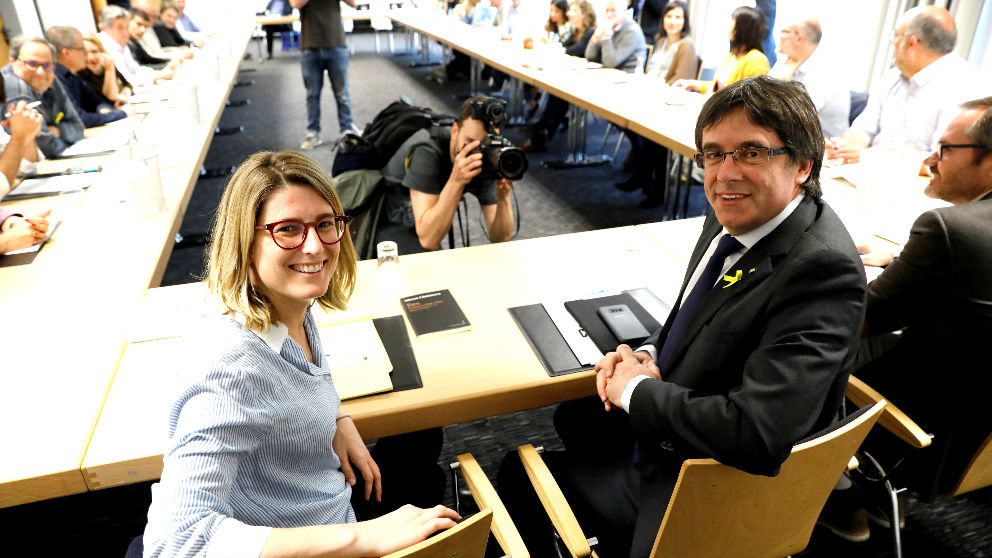 Elsa Artadi y Carles Puigdemont en la reunión de este sábado en Berlín (Foto: AFP).