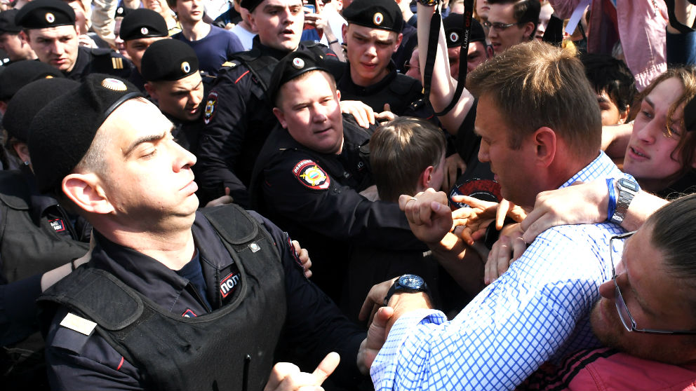 La policía detiene al líder opositor Navalni (Foto: AFP).