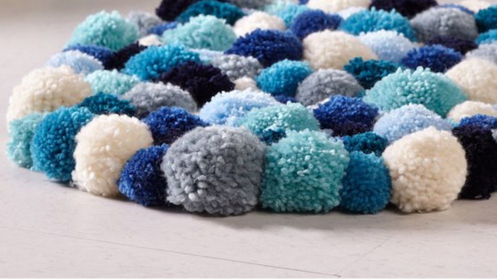Pasos para hacer una alfombra de pompones de manera fácil