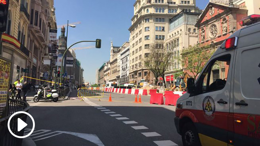 Las autoridades locales han desalojado la calle Alcalá con Virgen de los Peligros por un escape de gas