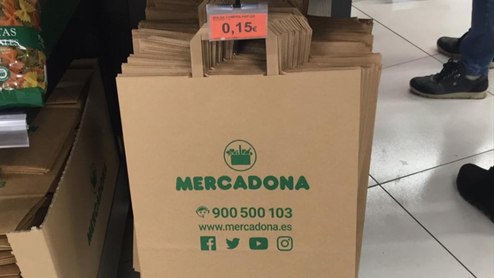 Mercadona apuesta por las bolsas de papel y las cajas de cartón para el uso del