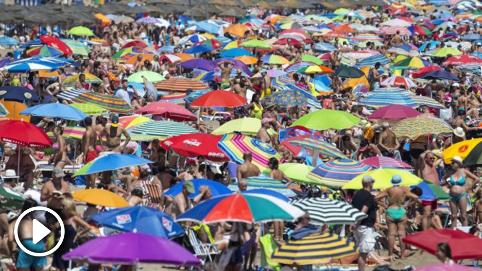 Playa de La Malvarrosa, en Valencia. (Foto: EFE)