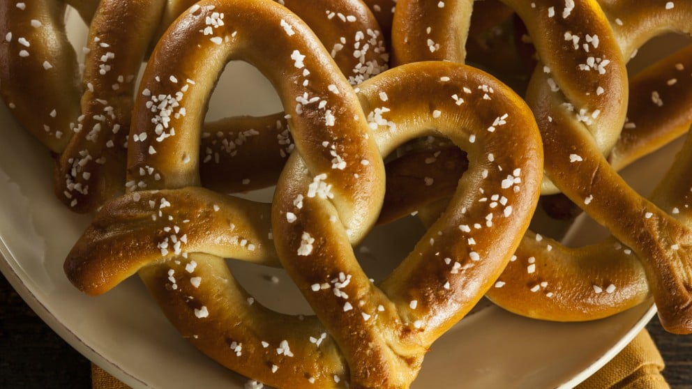 Receta de Pretzels caseros alemanes paso a paso