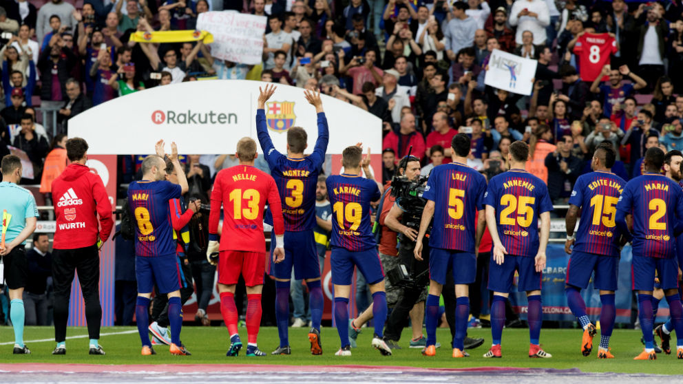 El Barcelona salió con una camiseta en apoyo a sus madres. (EFE)