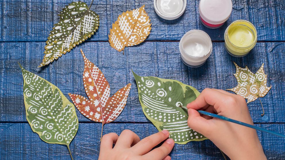 Cómo decorar y pintar hojas secas de forma origial paso a paso