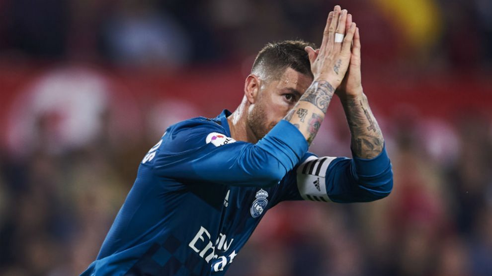 Sergio Ramos pide perdón tras marcar al Sevilla. (Getty)