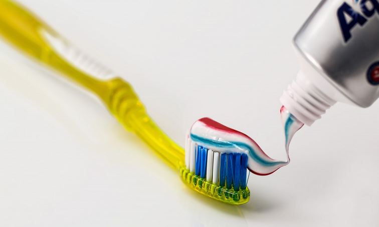 Cómo son los cepillos de dientes adecuados