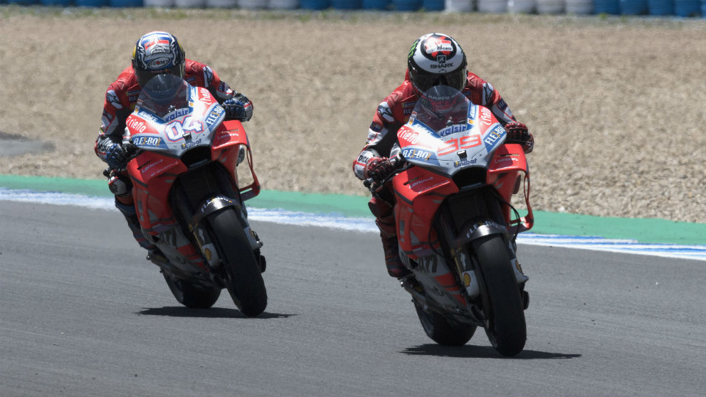 Andrea Dovizioso ha acusado a Jorge Lorenzo de frenarle a propósito durante el Gran Premio de España de MotoGP, evitando que el italiano pudiese dar caza a Márquez. (Getty)