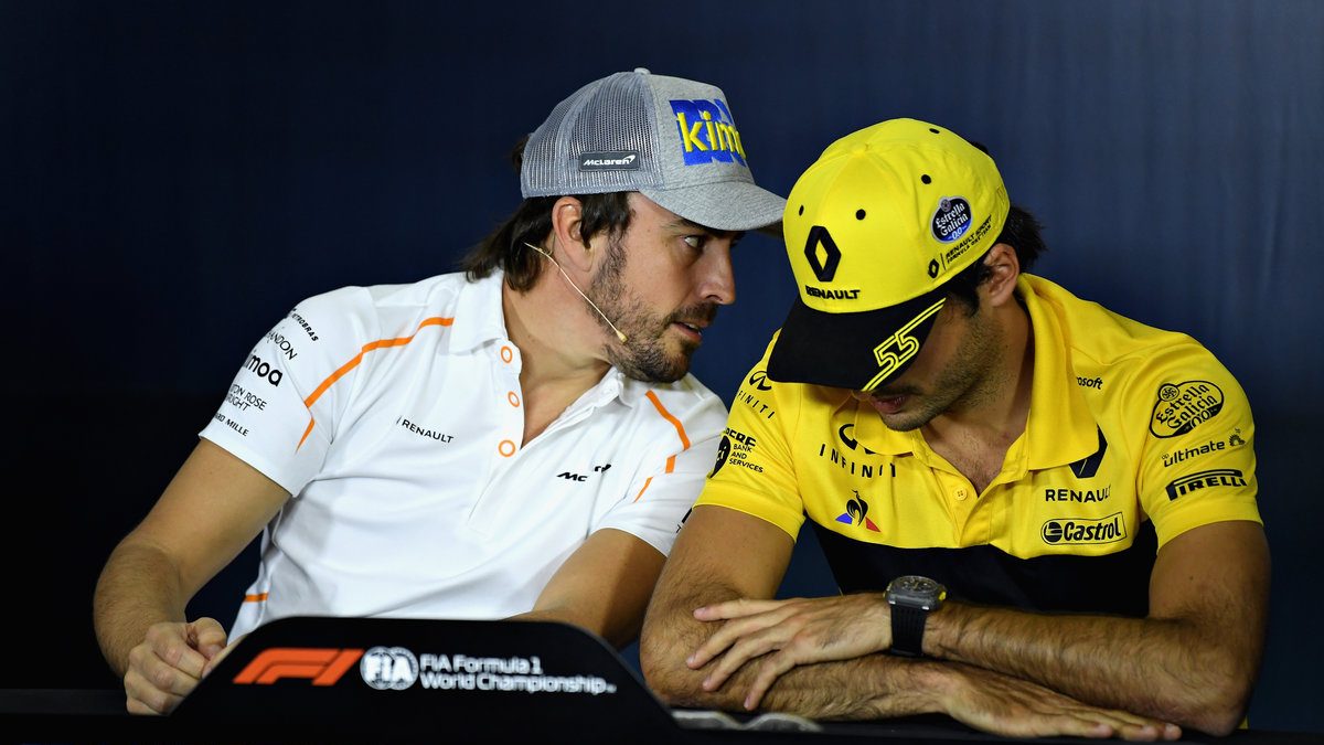 Fernando Alonso y Carlos Sainz en la rueda de prensa oficial de la FIA (Getty)
