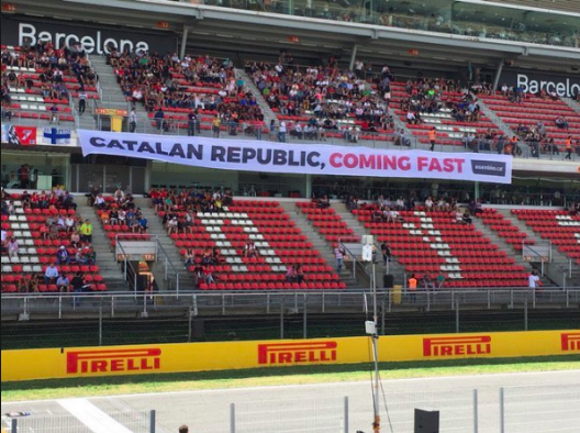 Pancarta separatista en el circuito de Montmeló (Barcelona)