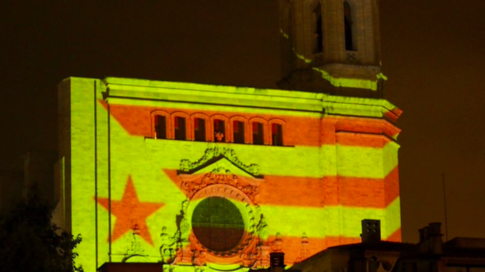 Los CDR proyectan la estelada sobre la catedral de Gerona