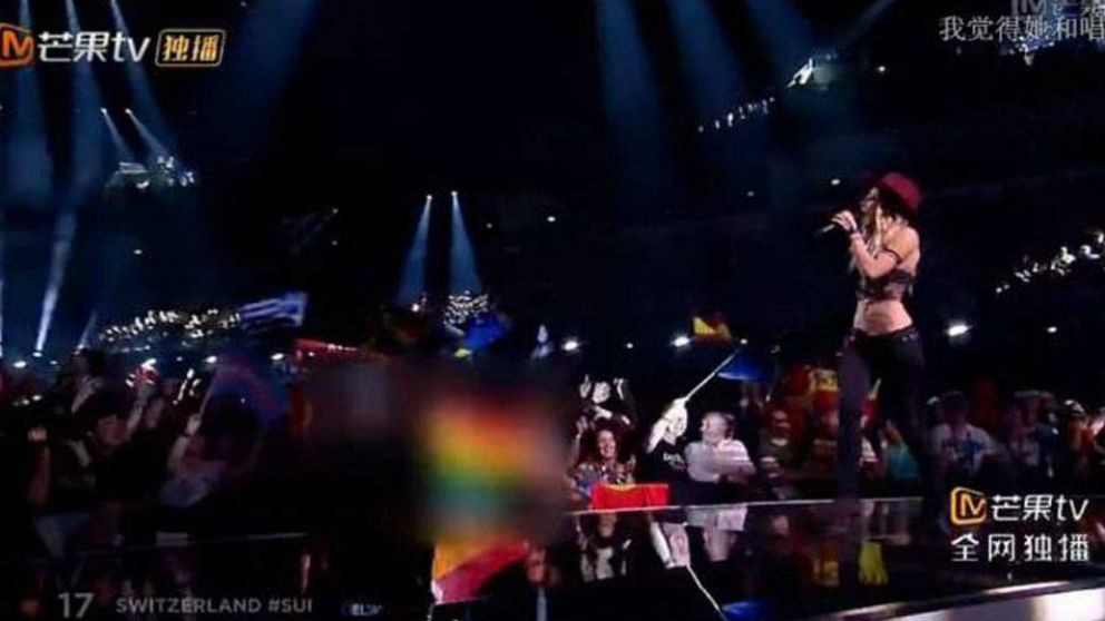 La bandera arcoíris censurada en la televisión china en una de las actuaciones de Eurovisión.