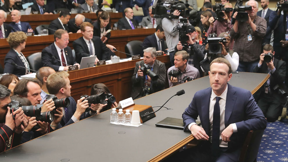 El presidente de Facebook, Mark Zuckerberg, durante su declaración en el Congreso de EEUU (Foto. GETTY).