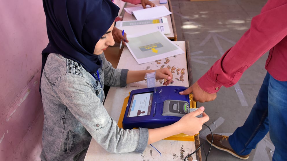Primeros votantes en las elecciones en Irak. (Foto: AFP)