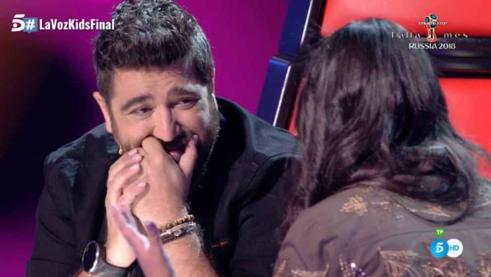 Antonio emocionado con Rocío, la ganadora de la tercera edición de ‘La Voz Kids’