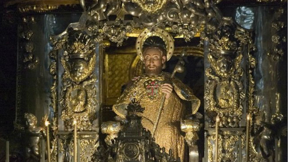 Imagen del apóstol Santiago en la catedral de Santiago de Compostela.