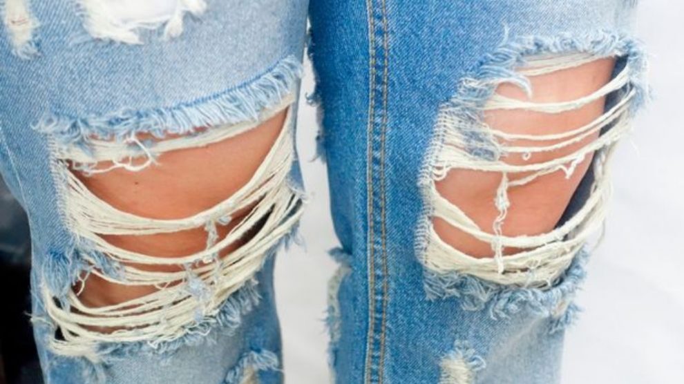 Aprende de qué modo puedes cortar pantalones vaqueros