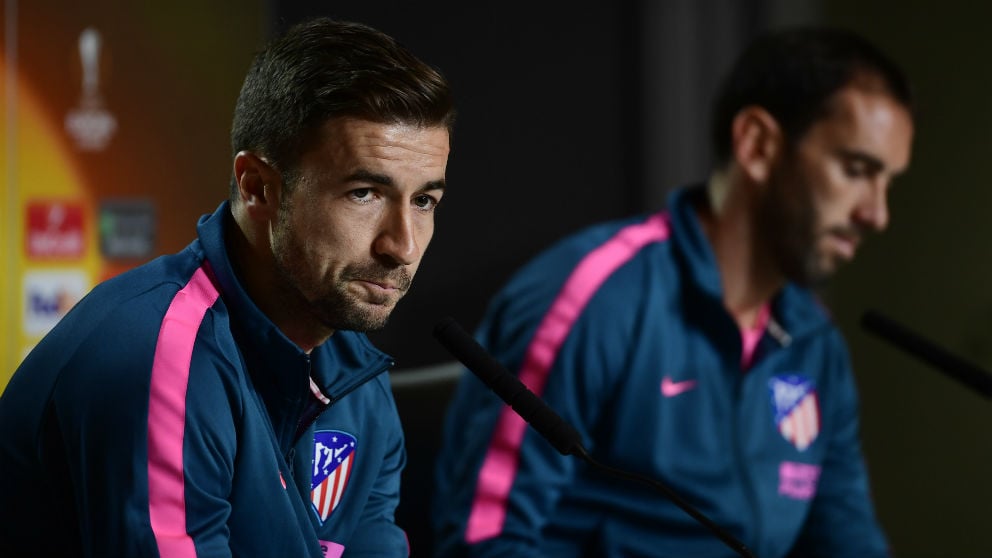 Gabi y Godín analizan la final de la Europa League. (AFP)